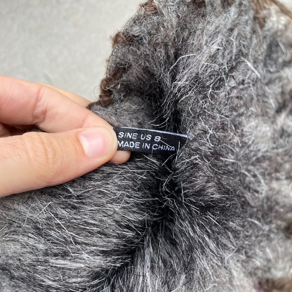 Juicy Couture Brown Fur Lined Winter Boots with Stitching and Pom Poms - size 8 - Picture 10 of 10